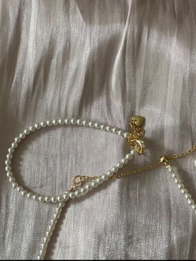 Delicate White Pearl and Gold Chain Set